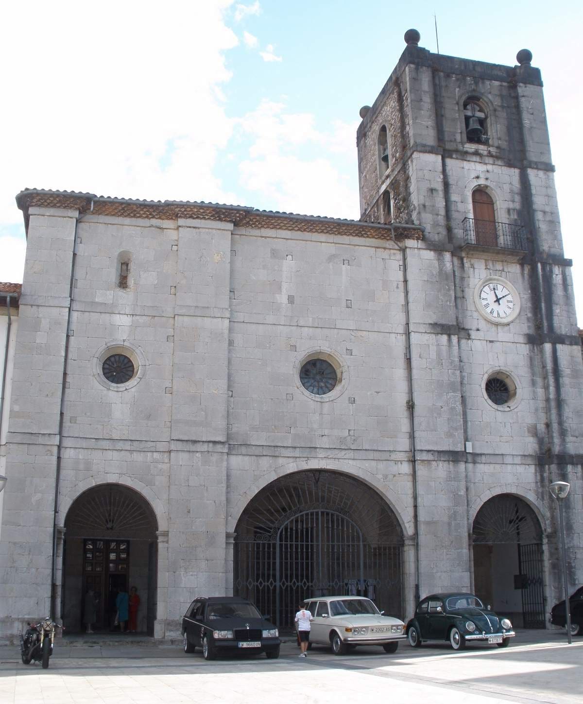 Colegiata de Santa María la Mayor de Pravia