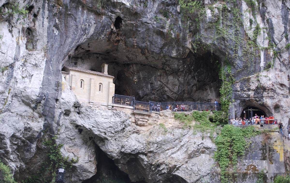 Santa Cueva de Covadonga