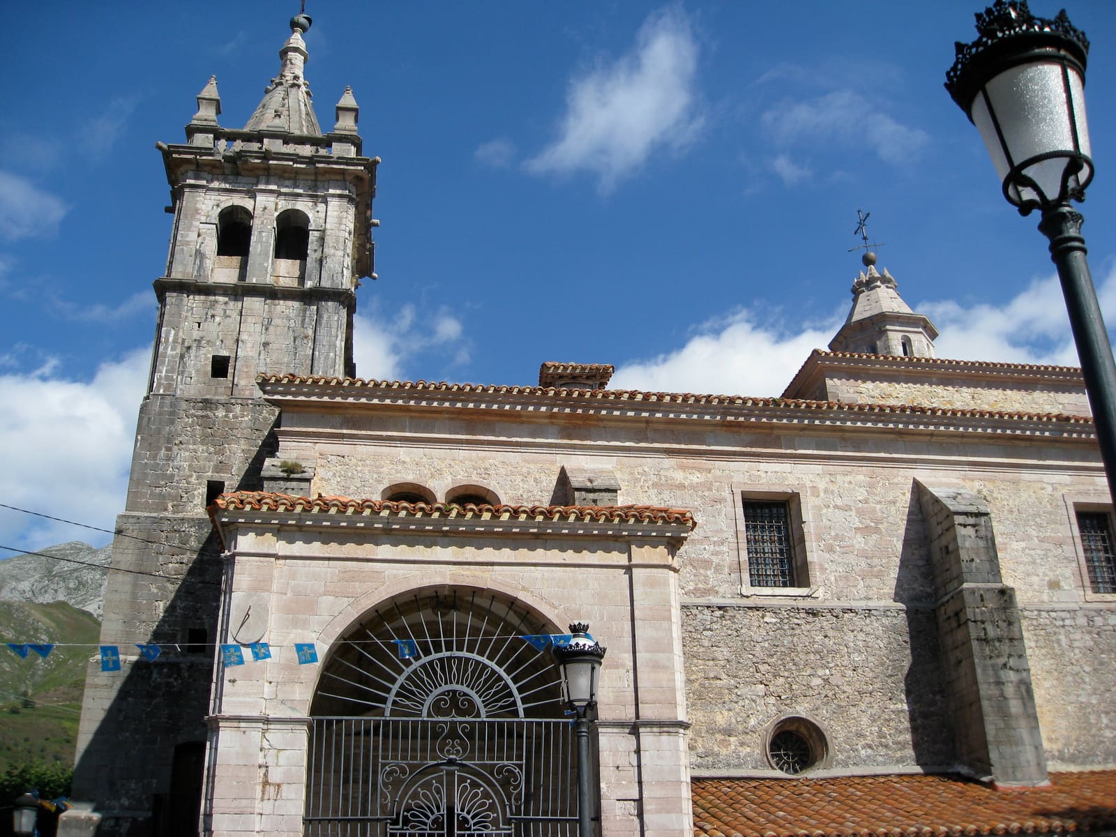 Iglesia de San Pedro de Alles
