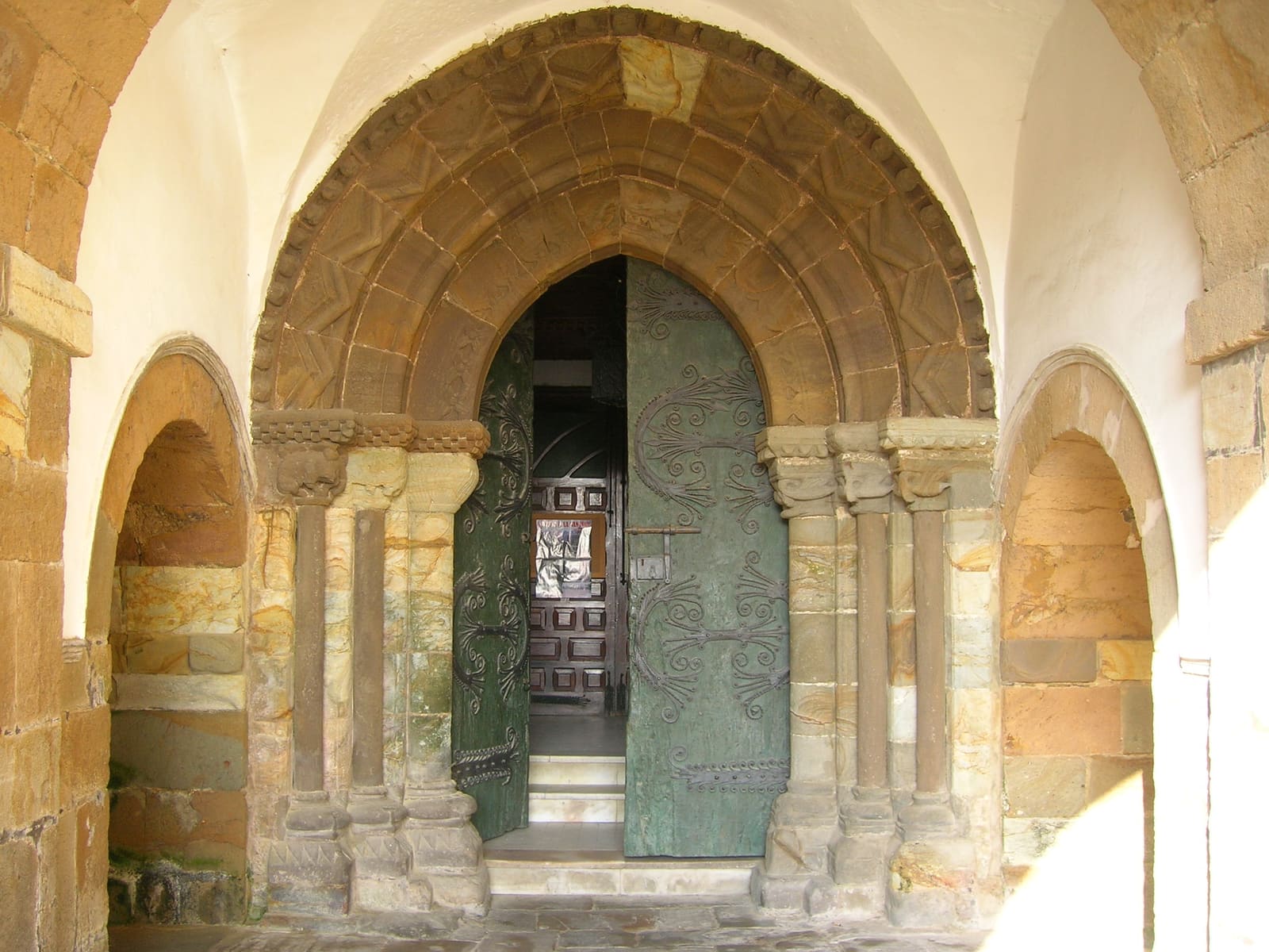 Iglesia de San Pedro de Tineo