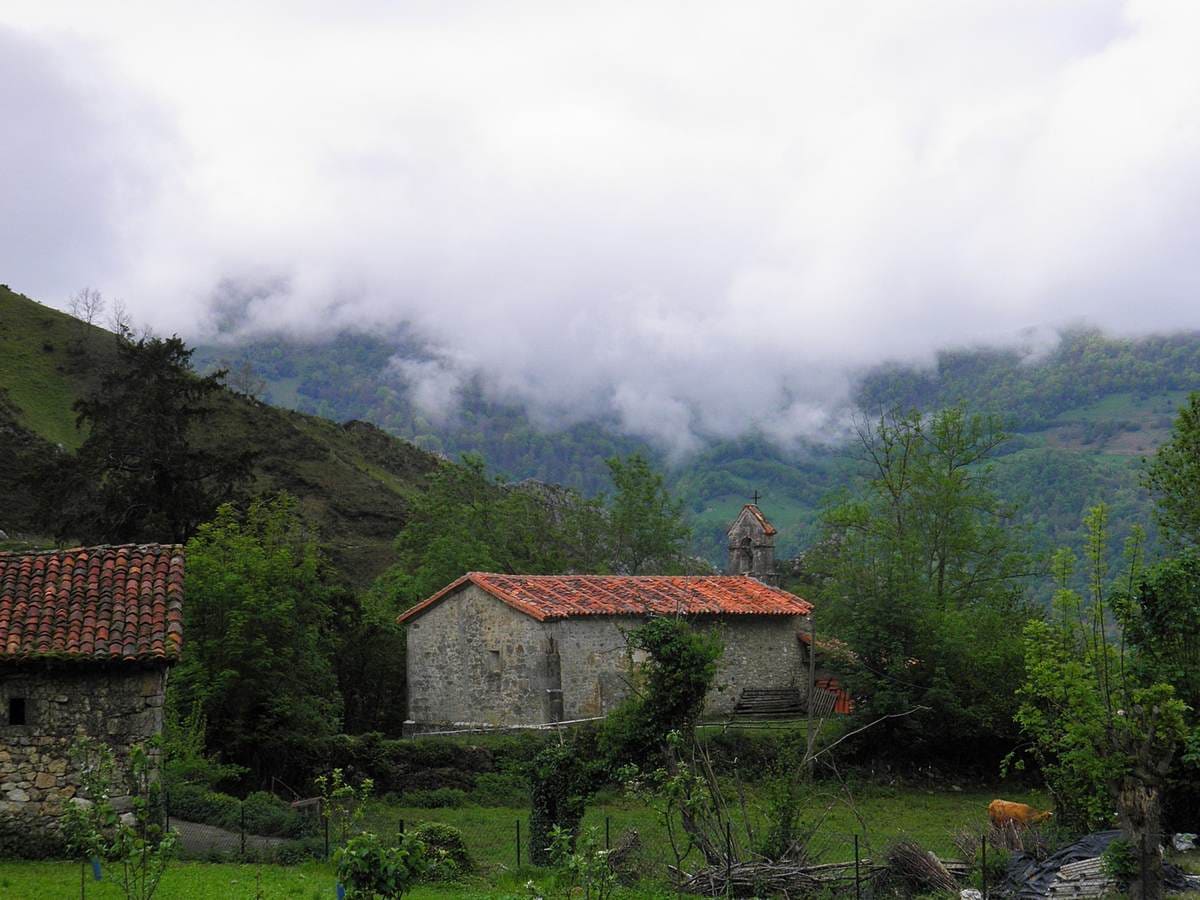 Iglesia de San Román de Amieva