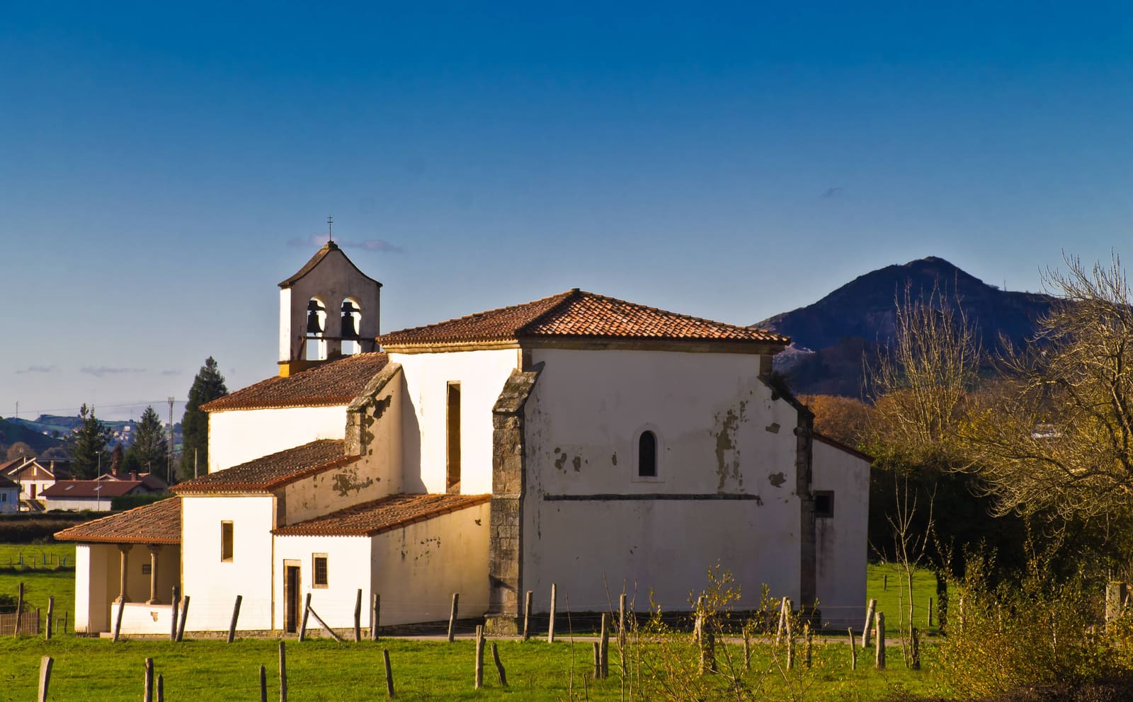 Iglesia de Santiago el Mayor de Sariego