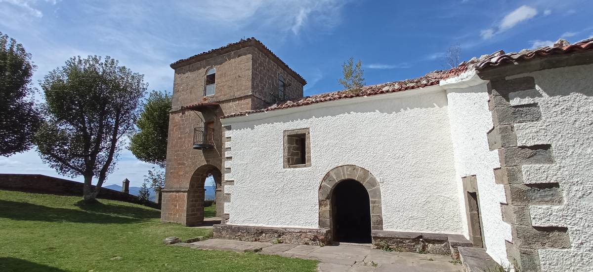 Santuario de Nuestra Señora del Acebo