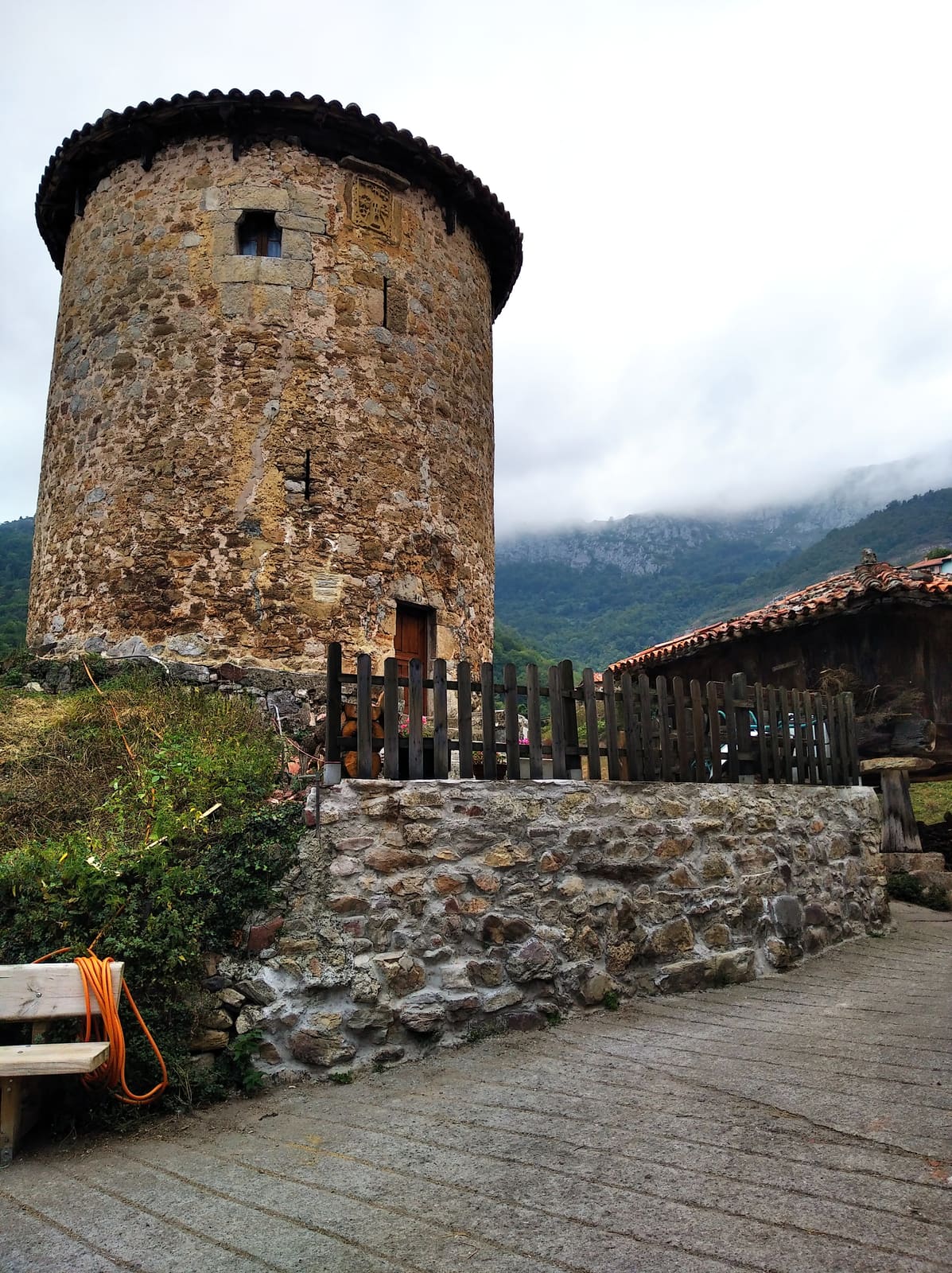 Torre de Bandujo (Torre de los Tuñón)