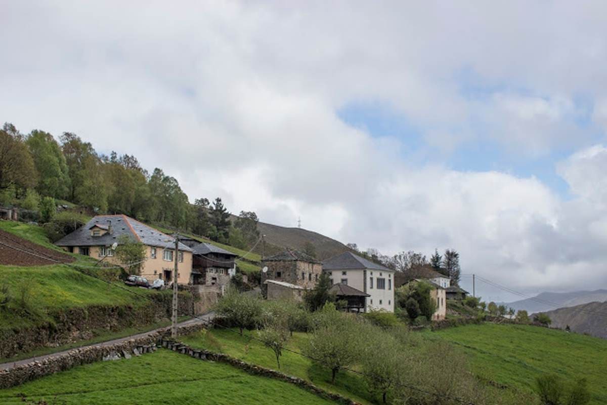 Brañas de El Campel, Is y Bustantigo